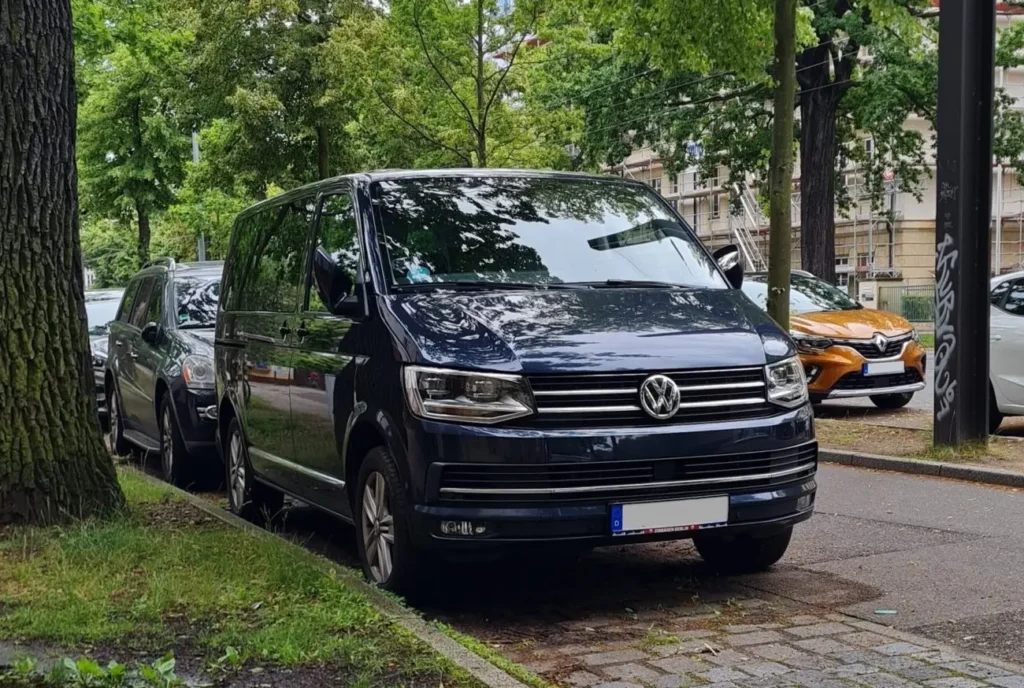 thumbnail_sitzreparatur_fahrersitz_vw_t6_multivan_leder_alcantara_schwarz